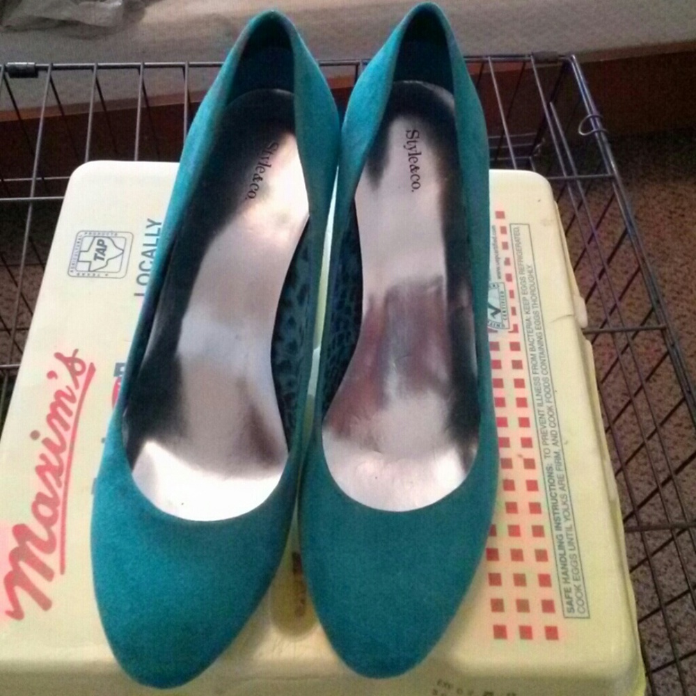 Teal heels